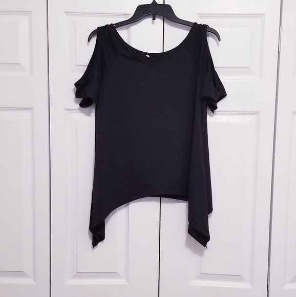 Tops - *3/$10* Cold Shoulder Top NWOT